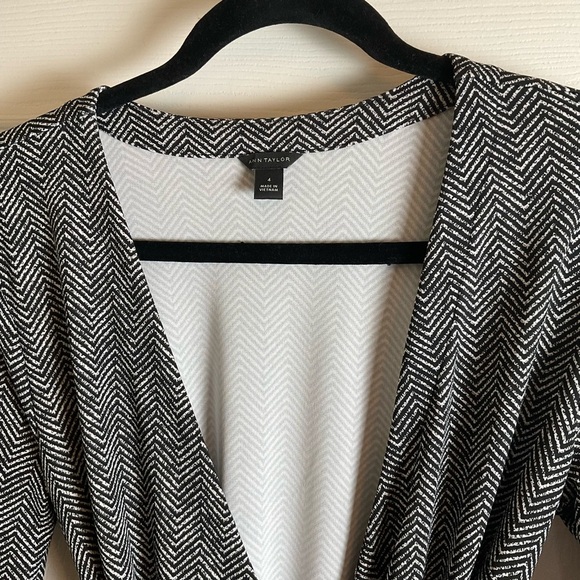 Ann Taylor Black and White Patterned wrap Dress size 4 - Picture 3 of 10